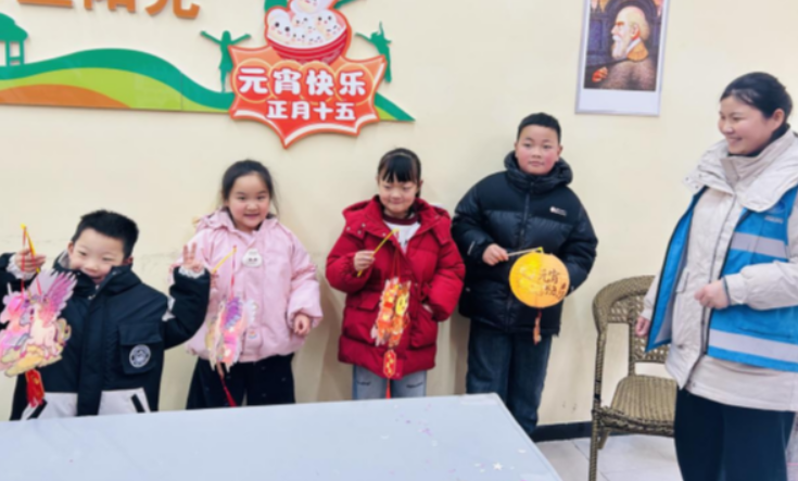 双庄街道曙光社区开展庆元宵节“童心筑梦 点亮未来”五社联动元宵节花灯主题志愿实践活动