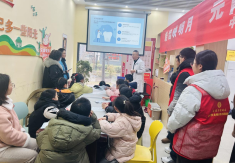 双庄街道曙光社区开展“雷锋精神伴我行，口腔义诊惠生活”主题志愿服务活动