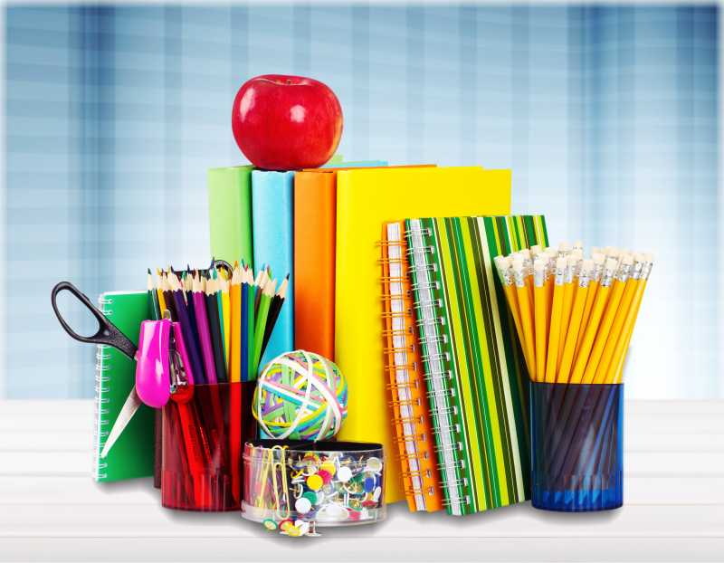 王萩*，家庭困难，学习用品